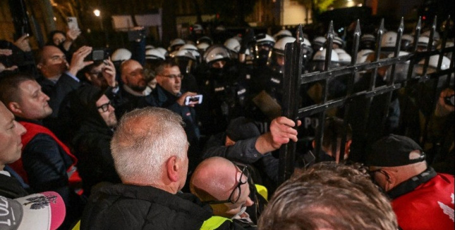 Πολωνία - πολιτική κρίση: Απομακρύνθηκε ο πρόεδρος του Συνταγματικού Δικαστηρίου