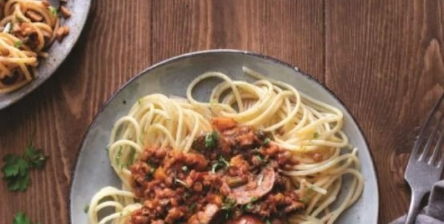 Σπαγγέτι με σάλτσα από φακές και μανιτάρια: H χορτοφαγική μπολονέζ