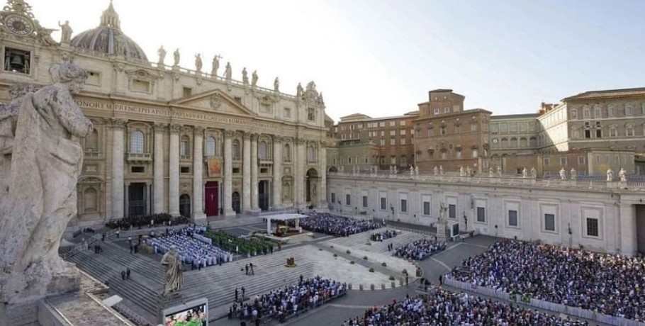 Βατικανό: Οι πολέμιοι των αμβλώσεων πρέπει να ανησυχούν και για την οπλοκατοχή, τη φτώχεια και τη μητρική θνησιμότητα