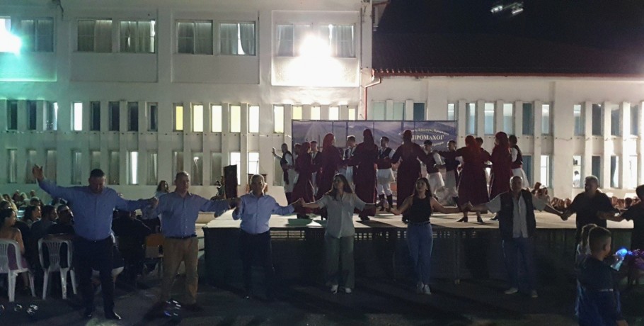 Ο χορός του Δημάρχου Αλμωπίας με τον Διονύση Σταμενίτη