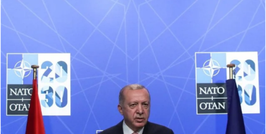 Yeni Safak: Ζήτημα «παράνομης κατοχής νησιών» θα θέσει ο Ερντογάν στο ΝΑΤΟ