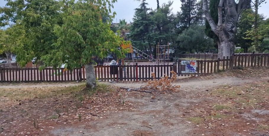 Σκύδρα: τα κενά συσκευασίας φυτοφαρμάκων και η πλατεία της λαϊκής αγοράς