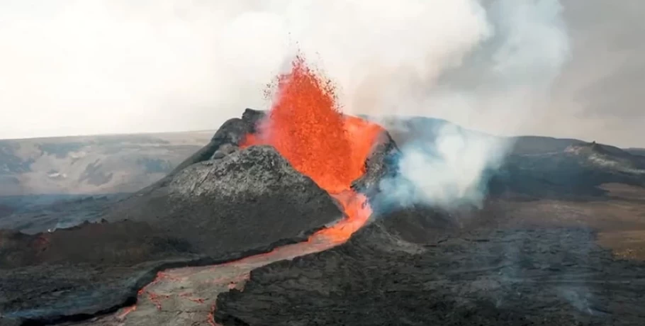 Ισλανδία: Εντυπωσιακές εικόνες από έκρηξη ηφαιστείου στο Ρέικιαβικ