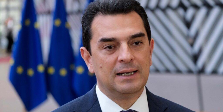 Σκρέκας: «Όσο διαρκεί η κρίση, θα στηρίζουμε νοικοκυριά και επιχειρήσεις»