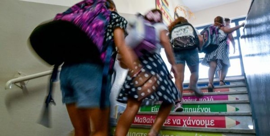 Σχολεία: Γιατί ξεκίνησαν χωρίς μέτρα – Τι λέει ο Βασιλακόπουλος