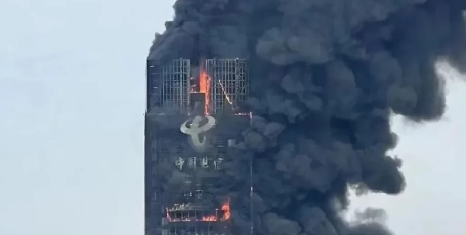 Κίνα: Πύρινη κόλαση σε ουρανοξύστη