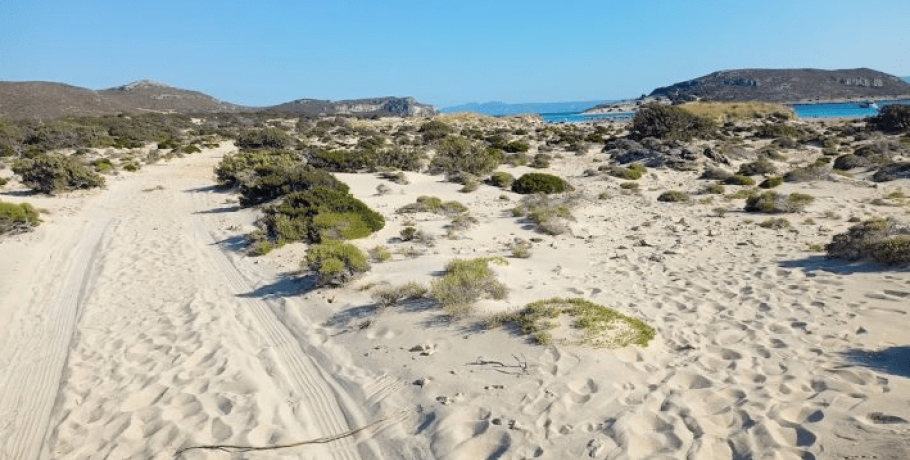 Η σπάνια λευκή έρημος της Ελλάδας: Η «μικρή Σαχάρα» δίπλα στην πιο ωραία παραλία της Ευρώπης (Vid)