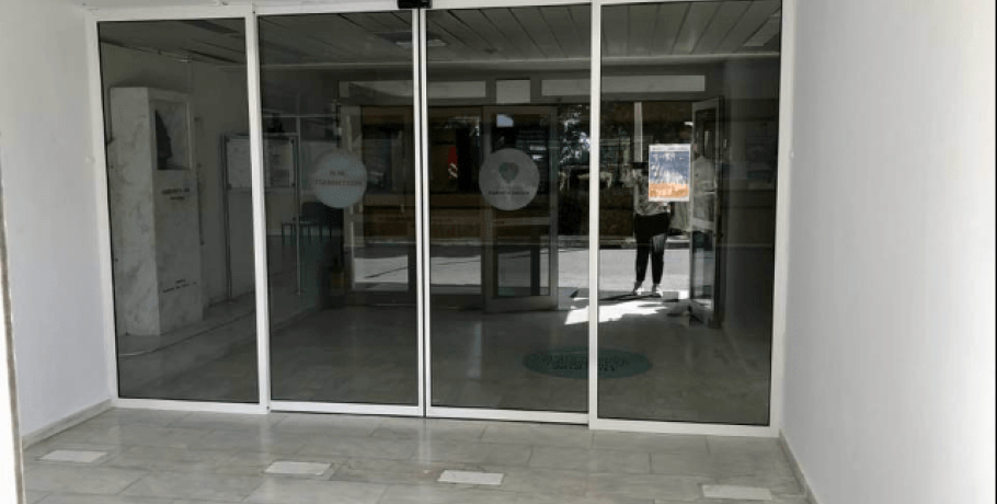 Νοσοκομείο Γιαννιτσών: Νέα δωρεά με δίφυλλη γυάλινη αυτόματη πόρτα