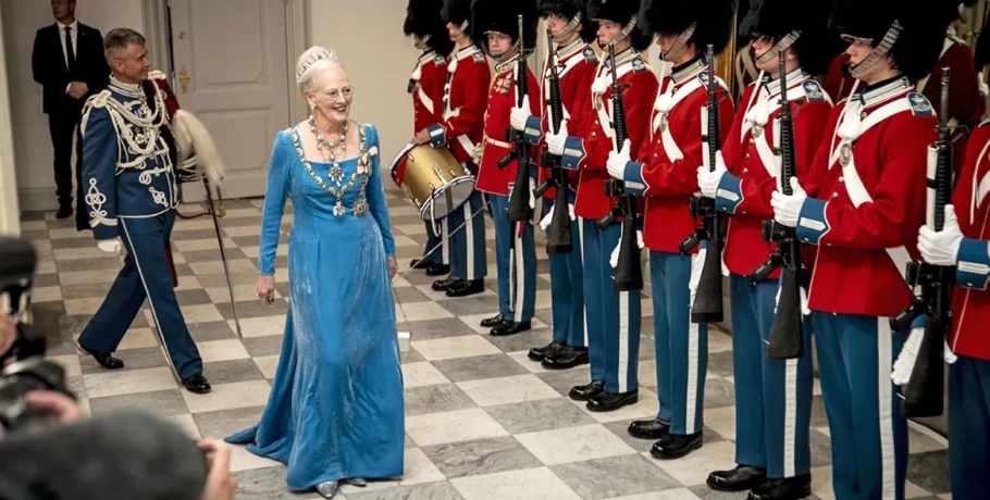 Η βασίλισσα Μαργκρέτε της Δανίας αφαιρεί τίτλους και καθήκοντα από 4 εγγόνια της