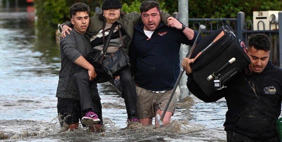 Νέες σφοδρές βροχοπτώσεις στην Αυστραλία - Χιλιάδες κάτοικοι απομακρύνθηκαν από τις εστίες τους