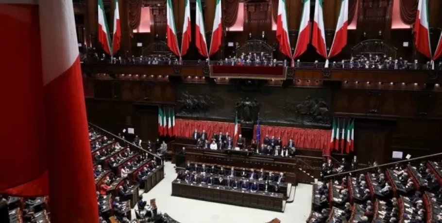 Ιταλία: Ο ακροδεξιός Λορέντσο Φοντάνα εξελέγη νέος πρόεδρος της Βουλής