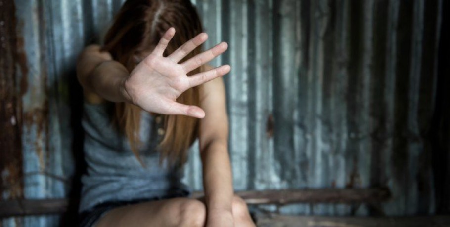 Ασύλληπτη φρίκη στην Κοζάνη - Βίασε 15χρονη πίσω από εκκλησία