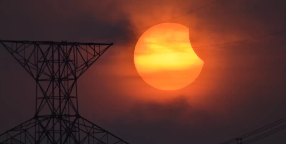 Μερική έκλειψη Ηλίου σήμερα: Πώς και πότε μπορώ να παρακολουθήσω το φαινόμενο