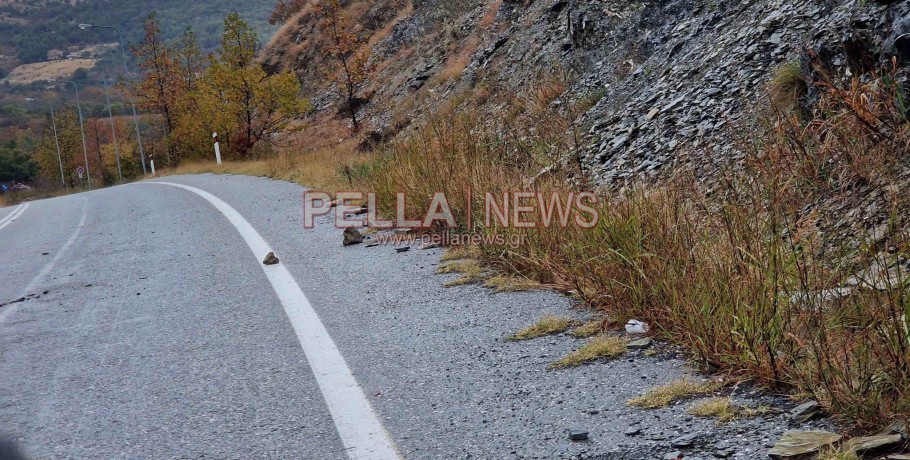 Προσοχή επικίνδυνο σημείο-κατολισθήσεις στον δρόμο λίγο πριν τη Νέα Ζωή