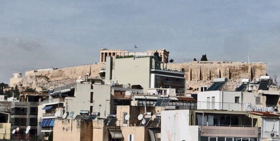 Αντίστροφη μέτρηση για την κατεδάφιση δύο ορόφων του ξενοδοχείου που κρύβει την Ακρόπολη
