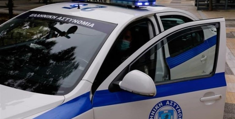 Χειροπέδες σε 25χρονη για κλοπή 600.000 ευρώ από κοσμηματοπωλείο