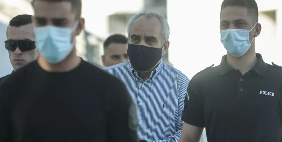 Δίκη «ψευτογιατρού»: 8 φορές ισόβια, 50 χρόνια κάθειρξη και 327.000 ευρώ χρηματική ποινή