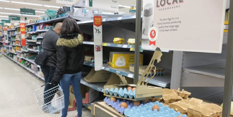 Βρετανία: Έχει ξεμείνει από αυγά - Μόνο 2 ή 3 πακέτα ανά πελάτη