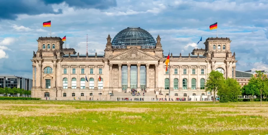 Γερμανία: Συνελήφθησαν 25 μέλη ακροδεξιάς οργάνωσης -Σχεδίαζαν πραξικόπημα με επίθεση στο κοινοβούλιο