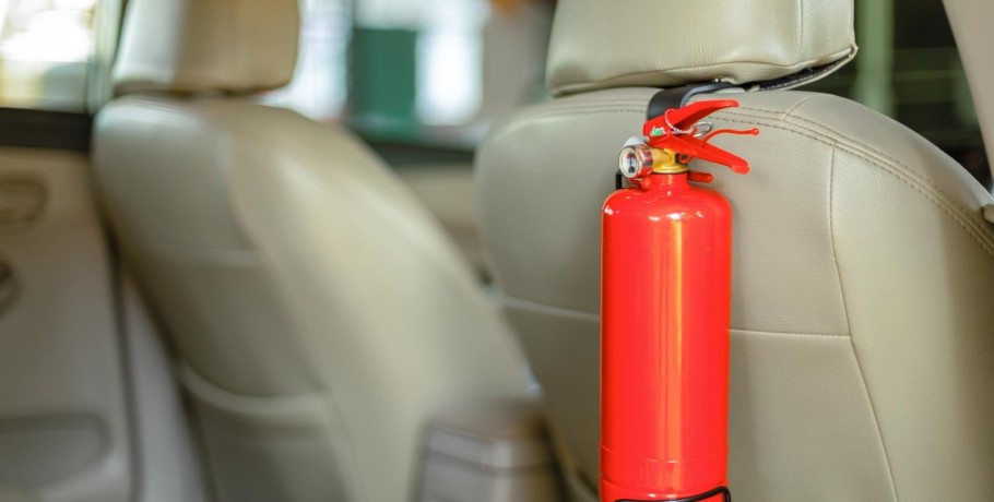 Φαρμακείο και πυροσβεστήρας στο αυτοκίνητο -To κρίσιμο λάθος που κάνουμε όλοι και στοιχίζει ακριβά