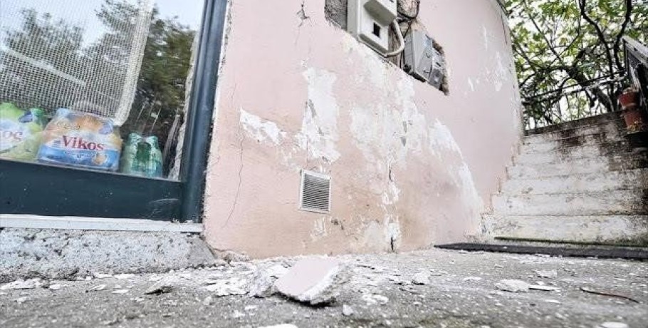 Σεισμός στην Εύβοια: «Φοβηθήκαμε πολύ, υπάρχουν ρωγμές σε σπίτια»