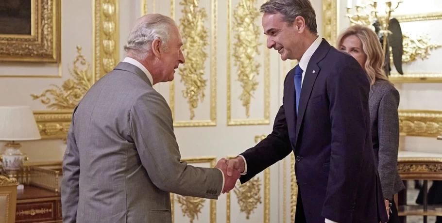 Κυριάκος Μητσοτάκης: Συζήτησε με τον βασιλιά Κάρολο για το πρότζεκτ των €14 εκατ. στο Τατόι, λέει η DailyMail