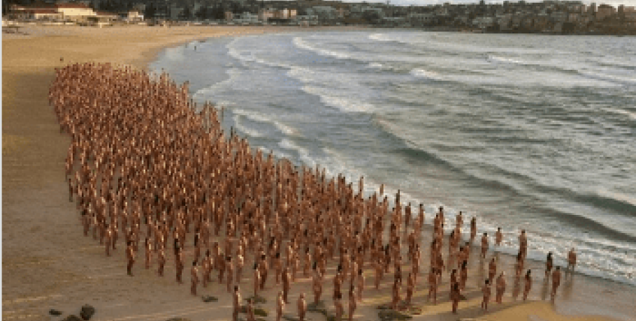 Αυστραλία: 2.500 άνθρωποι πόζαραν γυμνοί σε παραλία