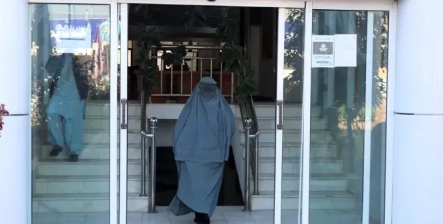 Οι Ταλιμπάν έδιωξαν τις γυναίκες από τα πανεπιστήμια μετά την απαγόρευση φοίτησης