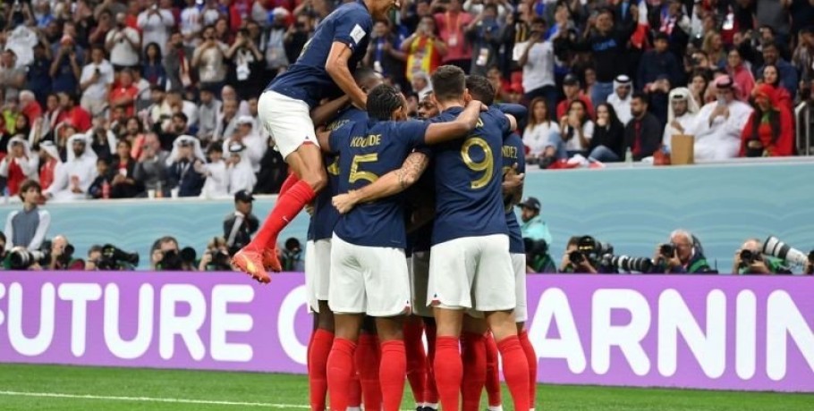 Πάνοπλη η Γαλλία: Αυτή είναι η ενδεκάδα του Ντεσάμπ για τον τελικό