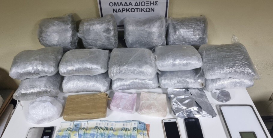Περισσότερα από 3 κιλά κοκαΐνη και 19 κιλά κάνναβη στη "φάκα" της αστυνομίας