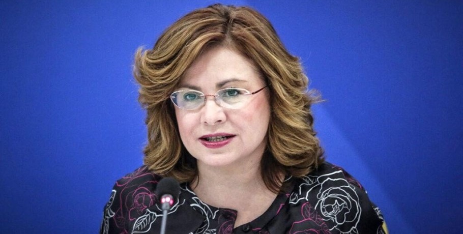 Μαρία Σπυράκη: Πλήρωσε 21.240 ευρώ στο ευρωπαϊκό κοινοβούλιο και έστειλε εξώδικο στον συνεργάτη της