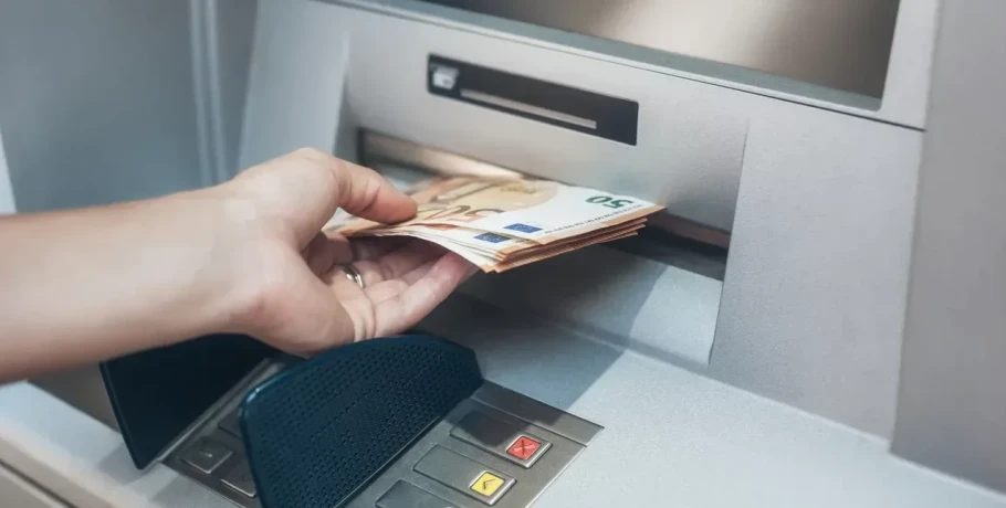 Επιταγή ακρίβειας: Ξεκινούν οι πληρωμές των 250 ευρώ