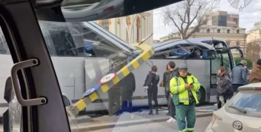 Σοβαρό ατύχημα με ελληνικό λεωφορείο στο Βουκουρέστι - Τέσσερις τραυματίες