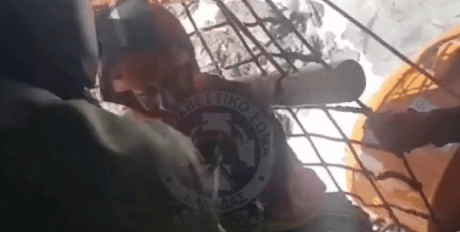 Βίντεο ντοκουμέντο από την επιχείρηση ανάσυρσης του 41χρονου ορειβάτη (video)