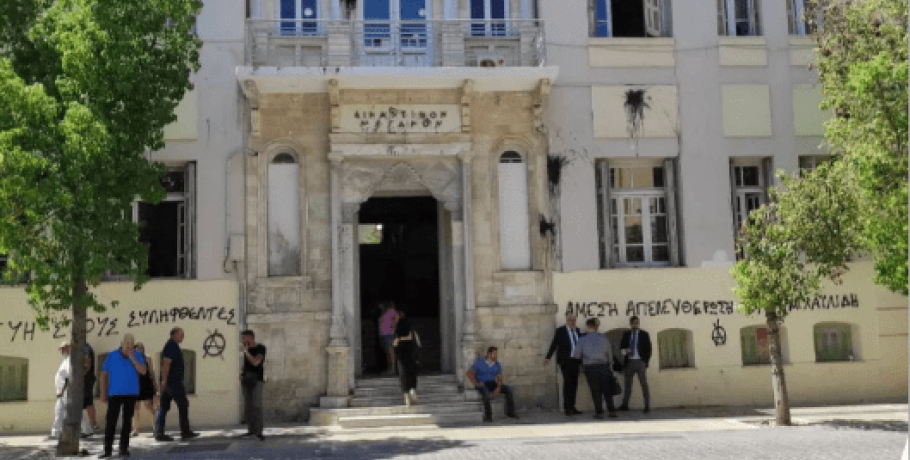 Μην τους αφήνεις να μαλώνουν» - Η συγκινητική ιστορία με 3χρονο αγοράκι στα δικαστήρια