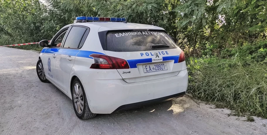 Κορωπί: Αδέσποτη σφαίρα καρφώθηκε σε παιδικό δωμάτιο -Τι είπε η ένοικος του σπιτιού