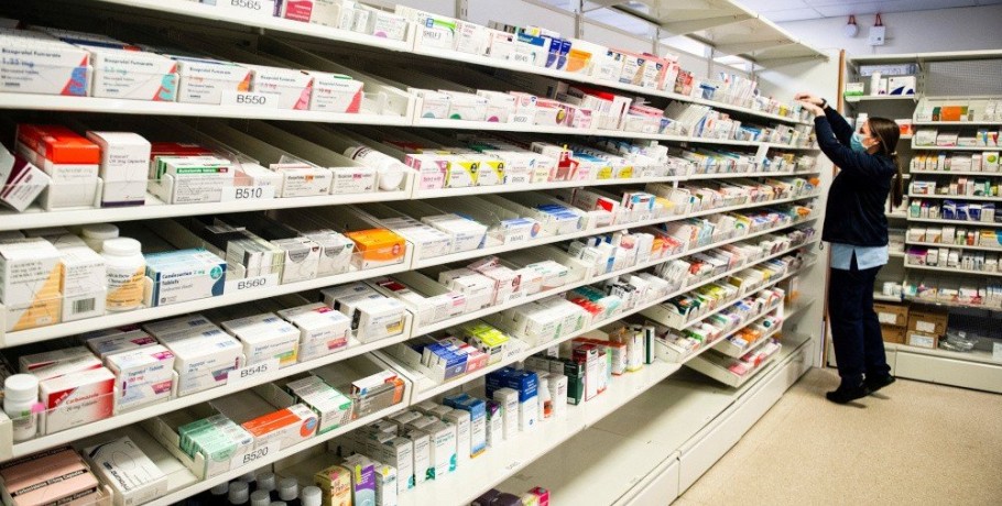 Πλεύρης: «Υπάρχουν ελλείψεις σε εισπνεόμενα φάρμακα – Πλήρης κάλυψη σε αντιβιώσεις και παιδικά σιρόπια»