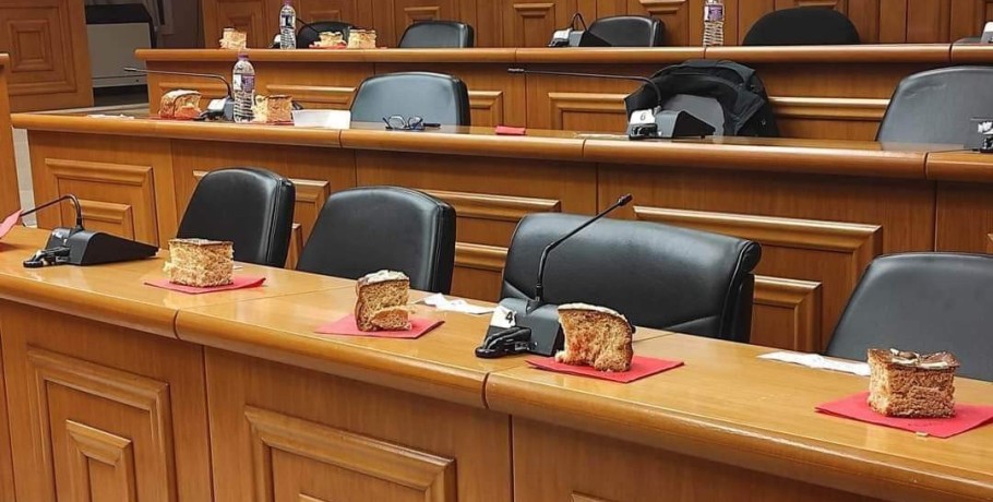 Δ. Σ Αλμωπίας: Τα άδεια έδρανα και η "απάντηση" της αντιπολίτευσης