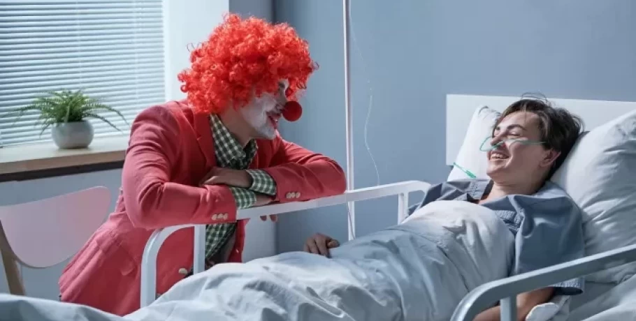 Πολύτιμη η συμβολή των «ιατρικών κλόουν» στη θεραπεία παιδιών που νοσηλεύονται