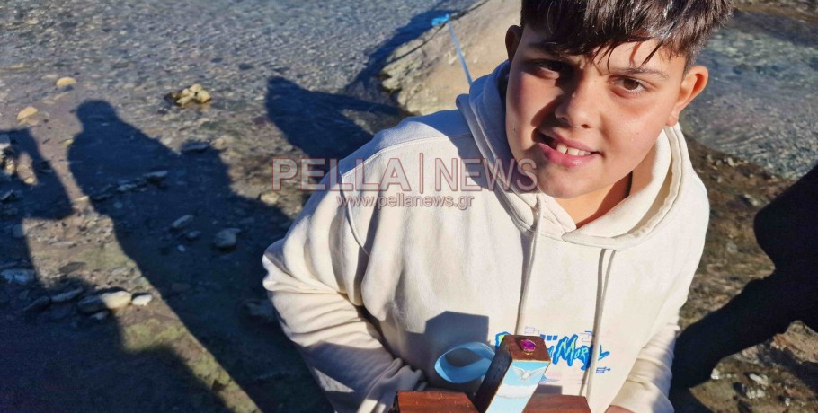 Σκύδρα: Ο μικρός Αλέξανδρος έπιασε τον Σταυρό