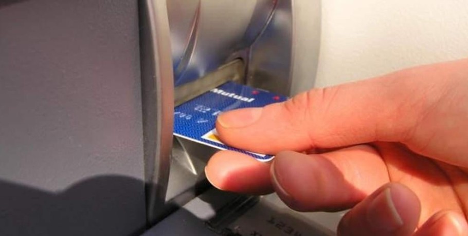 Πότε οι τράπεζες θα αποζημιώνουν για απάτες e-banking και κλοπές καρτών