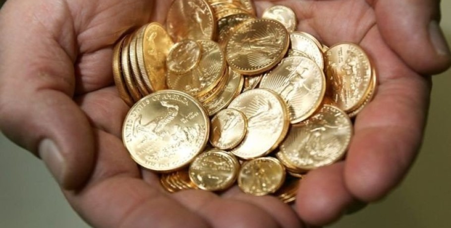 Χρυσές λίρες: Πόσες πούλησαν οι Έλληνες – Γιατί σπάνε τον κουμπαρά τους