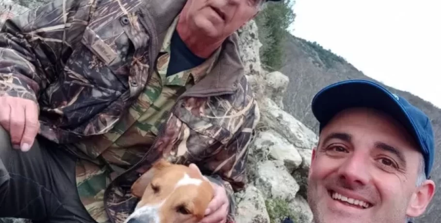 Έσωσαν τον σκύλο ενός κυνηγού που παγιδεύτηκε σε γκρεμό 8 μέτρων!