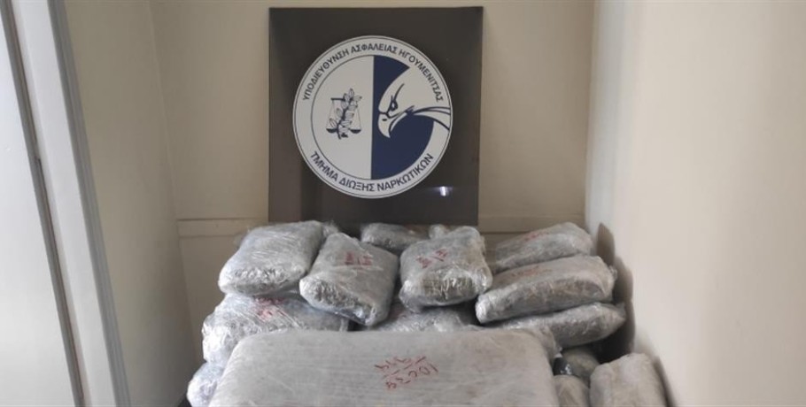 Ηγουμενίτσα: Κατασχέθηκαν 125 κιλά κάνναβης σε αυτοκίνητο