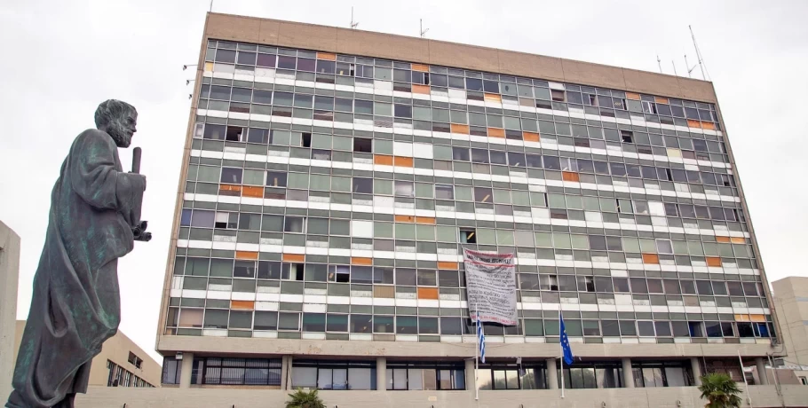 Θεσσαλονίκη: Καταγγελία φοιτήτριας του ΑΠΘ για σεξουαλική παρενόχληση στα μπάνια των εστιών από 3 άτομα