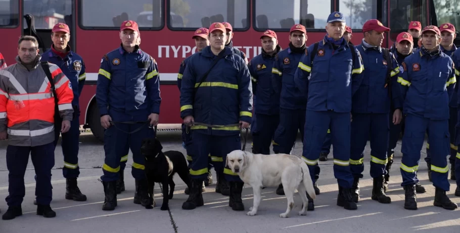 Δεύτερη ομάδα διασωστών αναχωρεί με εντολή Μητσοτάκη στην Τουρκία: ΕΜΑΚ, γιατροί, οχήματα και σκύλος