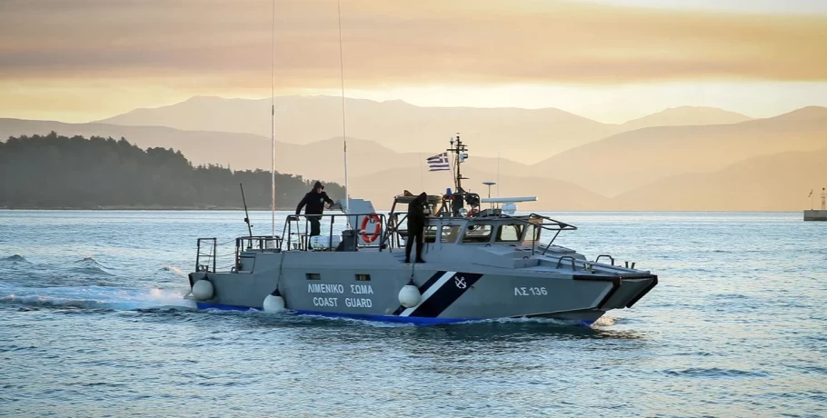 Κως: Άγρια καταδίωξη διακινητών στη θάλασσα -Το Λιμενικό έριξε προειδοποιητικές βολές, τρεις συλλήψεις