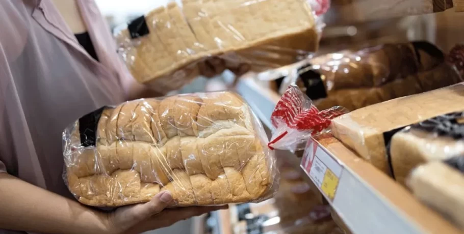 Συσκευασμένα ψωμιά και δημητριακά συνδέονται με κίνδυνο καρκίνου - Τι έδειξε νέα έρευνα