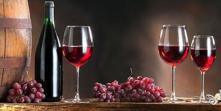 Όλο και περισσότερο ελληνικό κρασί πίνουν στο εξωτερικό