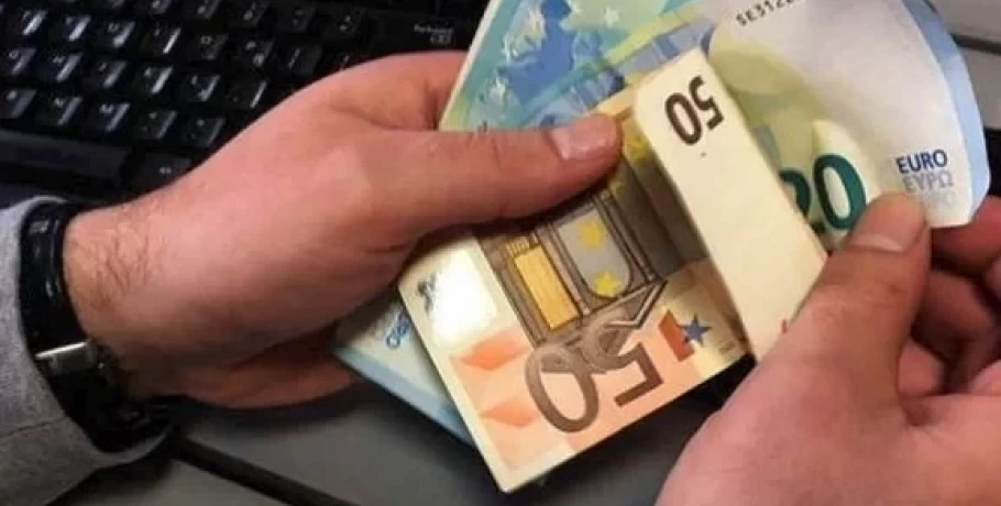 Κατώτατος μισθός: Πού κλειδώνουν οι αυξήσεις